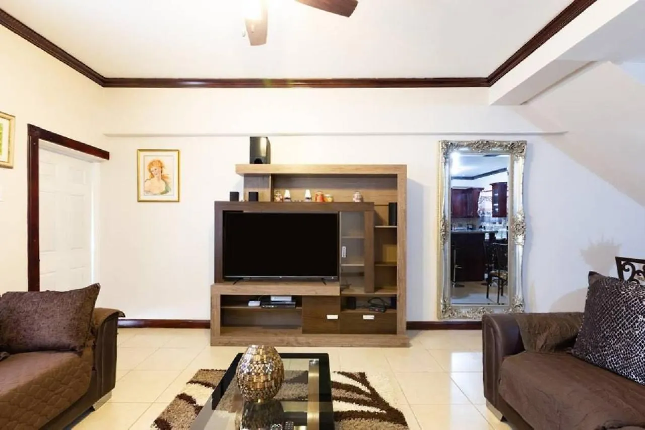 Kensington Bliss Apartment Kingston